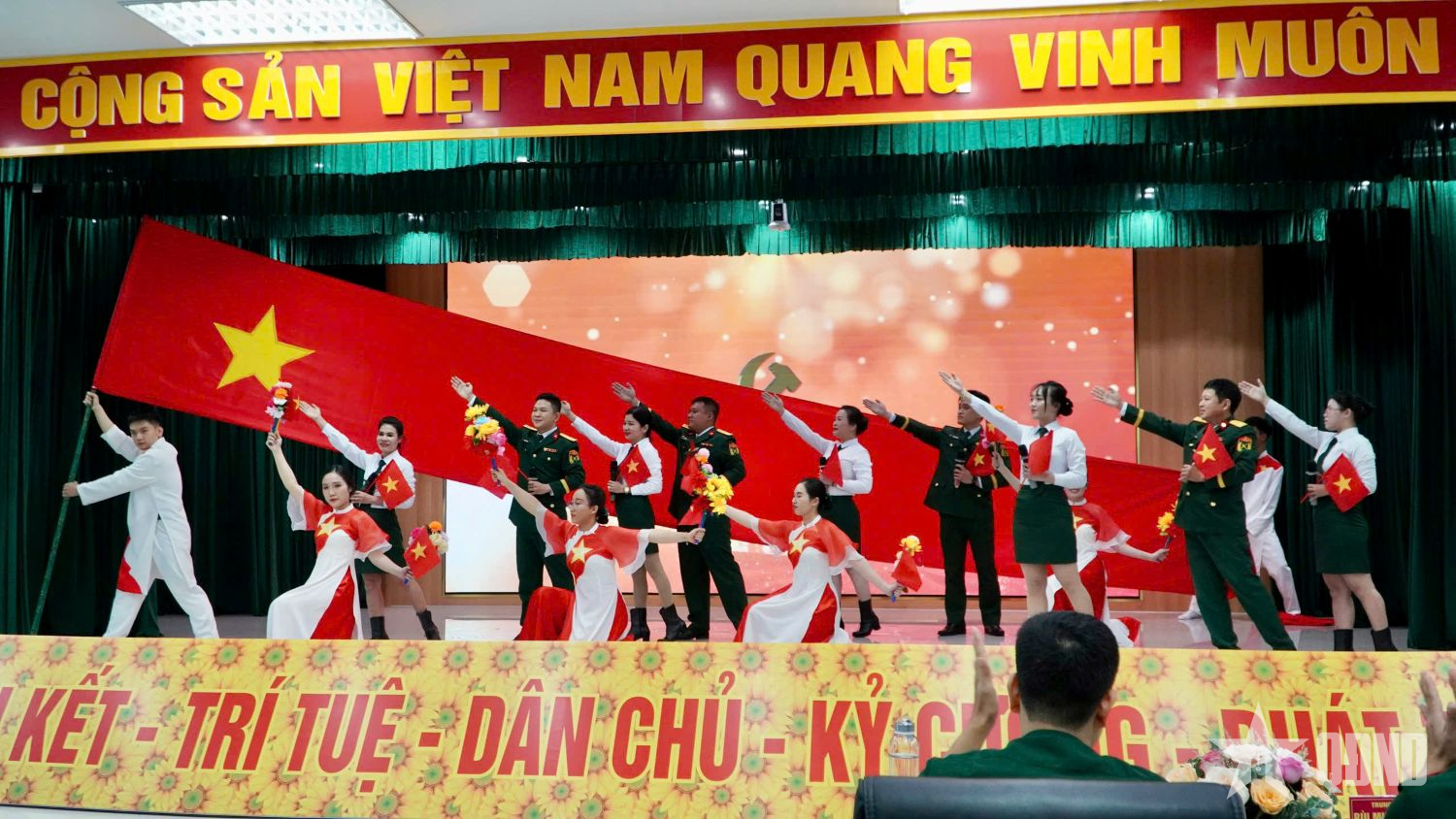 Bệnh viện Quân y 87 tổ chức các hoạt động chào mừng Ngày thành lập Quân đội nhân dân Việt Nam